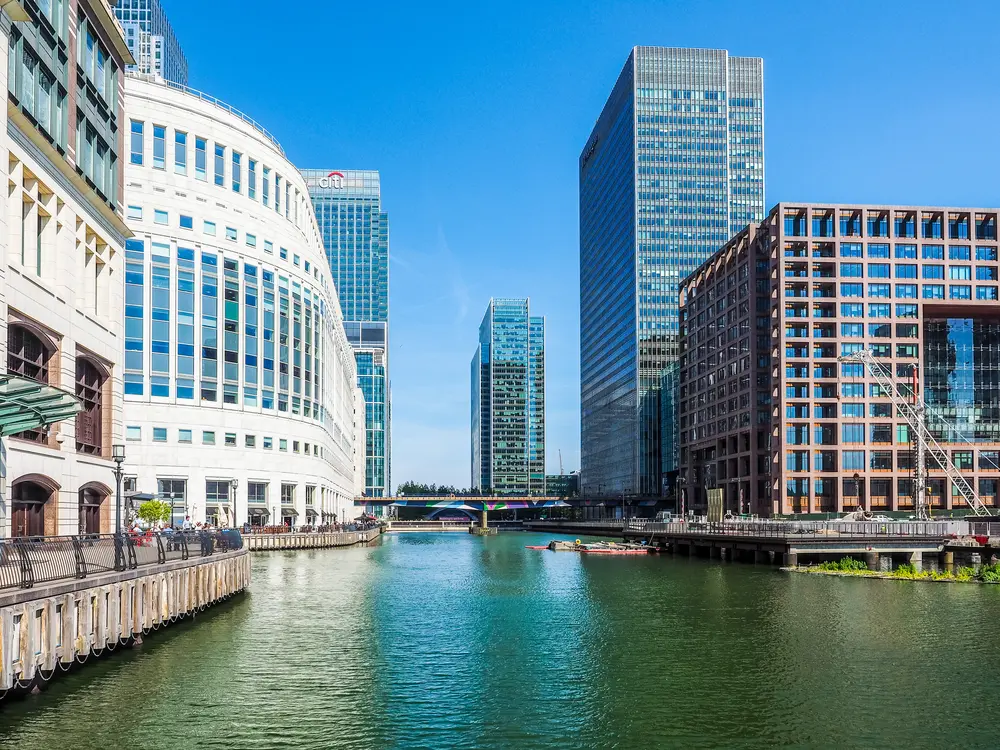 £2.2M Commercial Bridging Loan to Secure Prime Mixed-Use Investment Opportunity