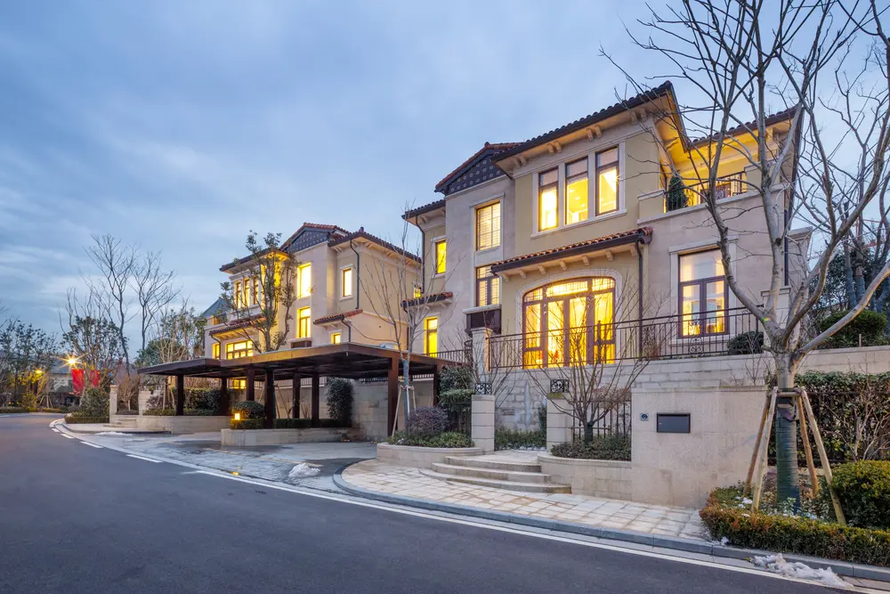 £1.05 Million Auction Bridging Loan to Secure Prime Residential Property