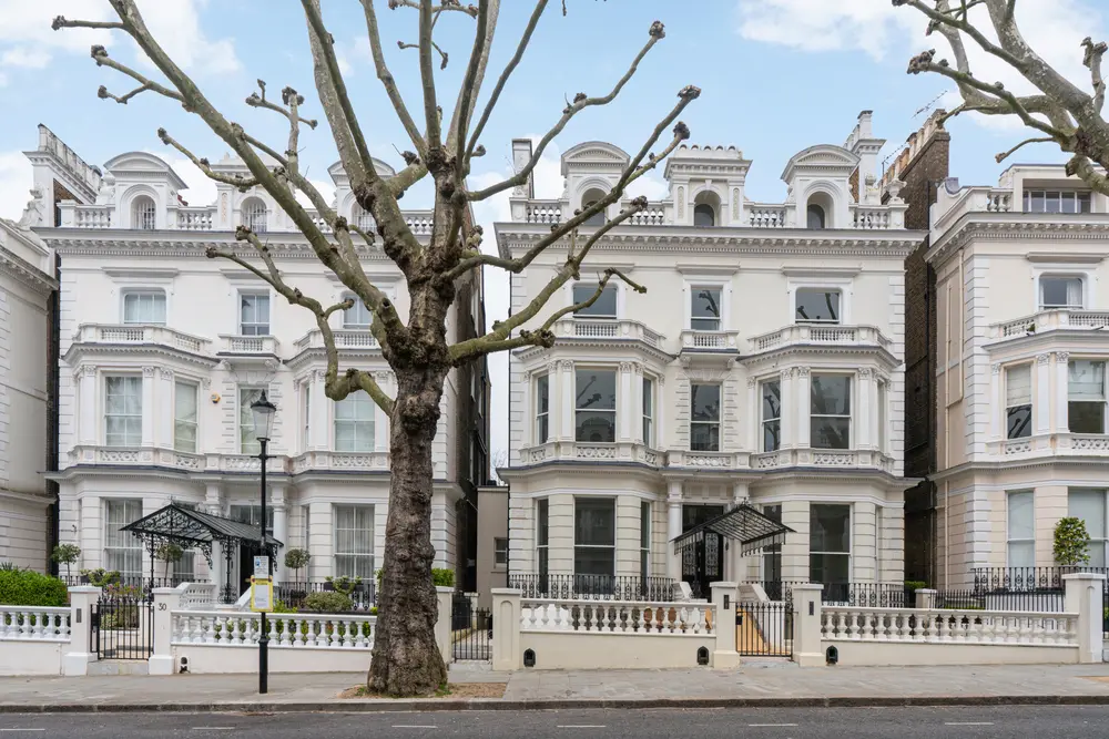 £2.05M 100% Bridging Loan to Secure Off-Market Prime Residential Investment