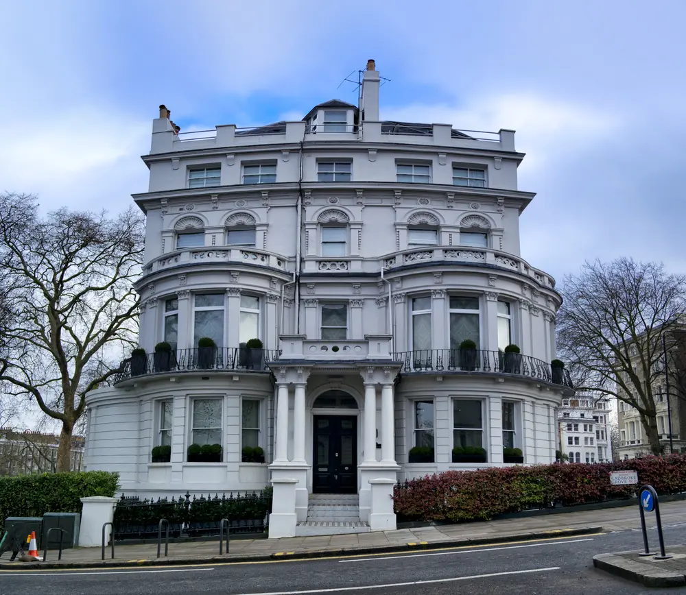 £1.15M Residential Bridging Loan to Secure Prime Chain-Break Purchase